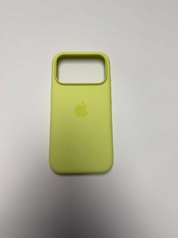 Apple iPhone 17 Pro Silicone Case with MagSafe Neon Yellow Good Condition