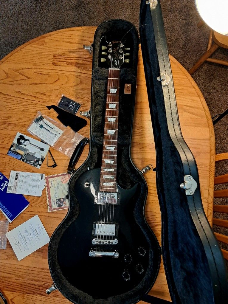 Gibson Studio