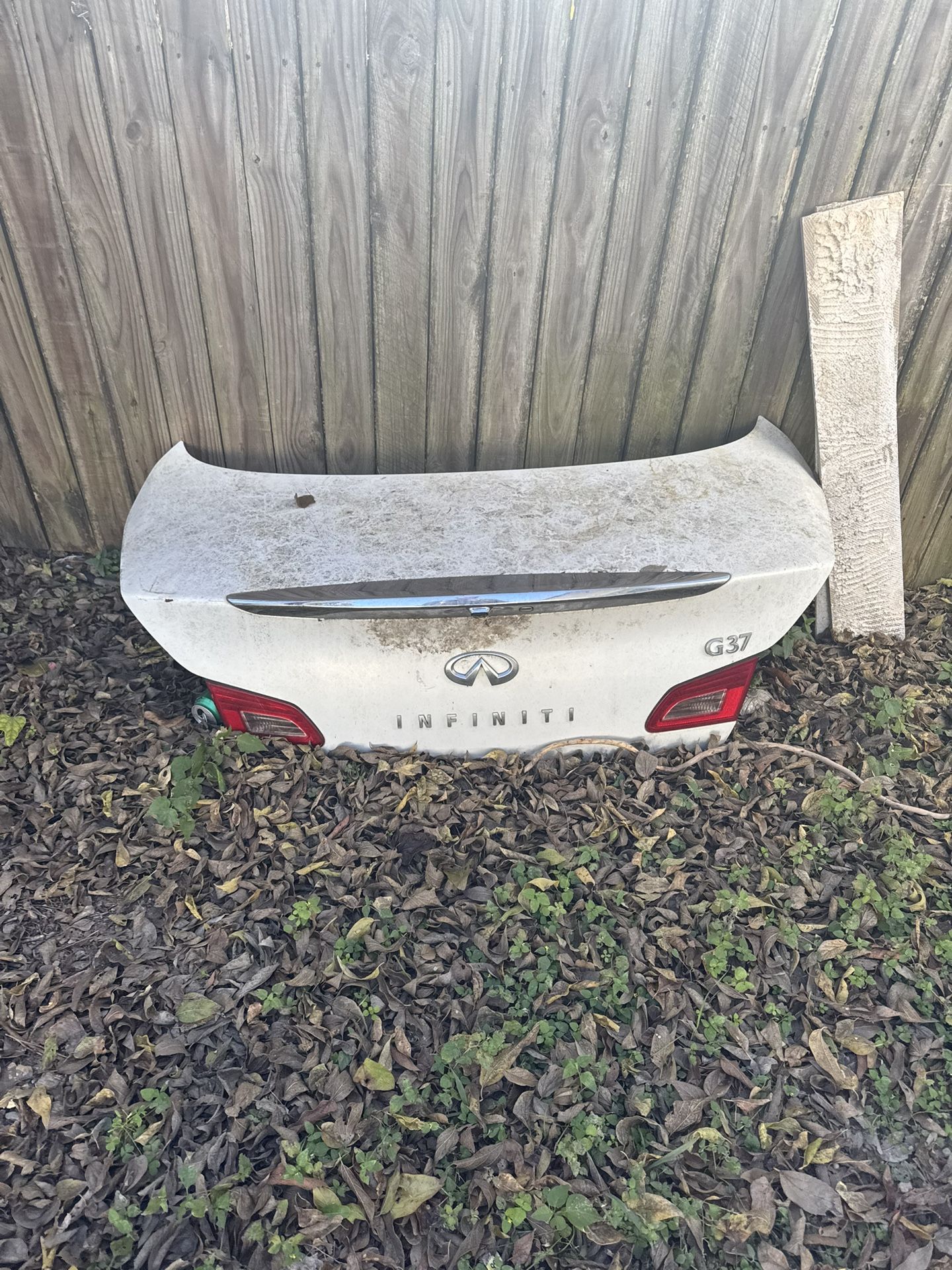 Infiniti G37 Trunk