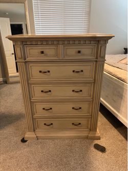 Convertible crib and dresser set (Kingsley)