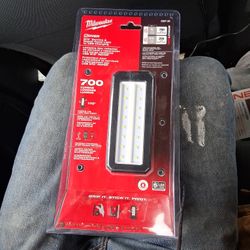 Milwaukee Rover Flood Light M12 700 Lumens