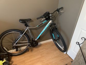 Schwinn Women’s Standpoint 27.5” Mountain Bike -Matte Grey -18.5 Frame