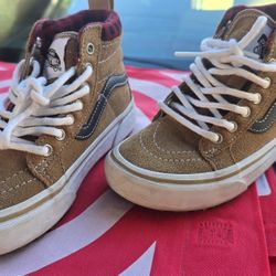 VANS Size 13.5 Boys. 