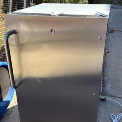 commercial undercounter refrigerator