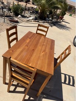Small dinning table and chairs