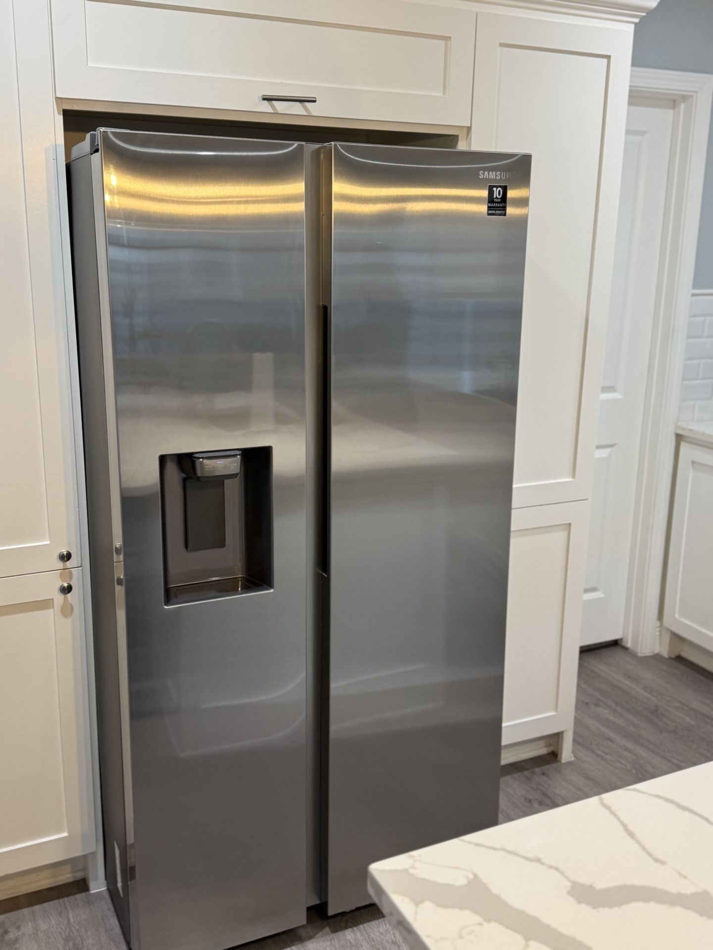 Samsung Side By Side 27:4” Refrigerator and Freezer
