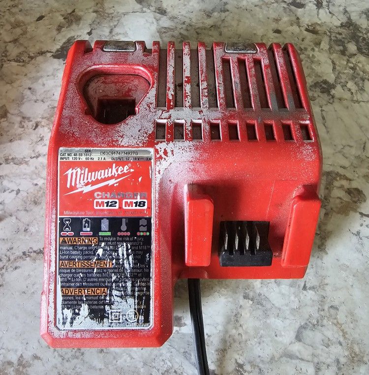 Milwaukee 48-59-1812 M12 M18 Multi-Voltage Charger