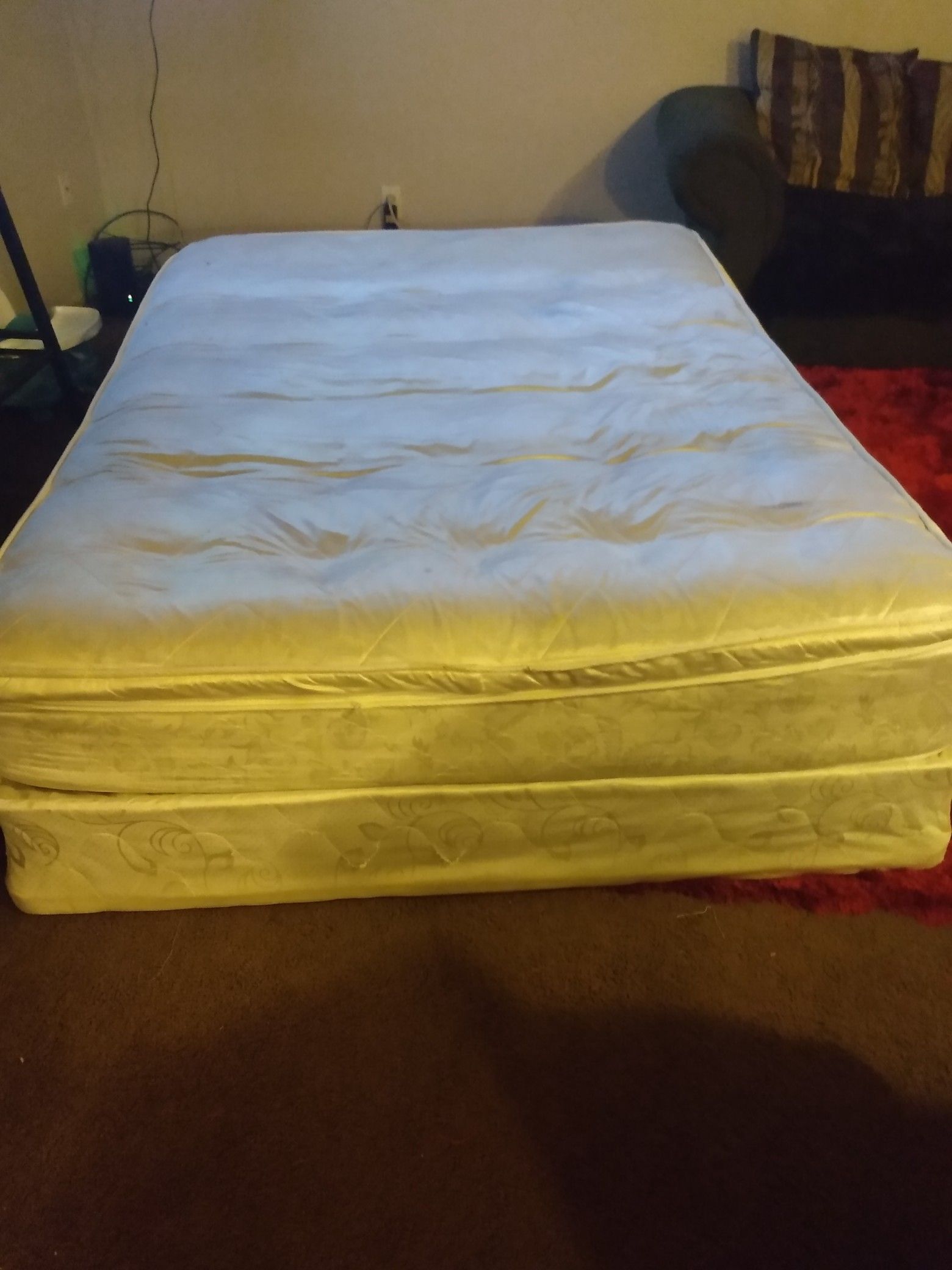 Queen size mattress and box spring
