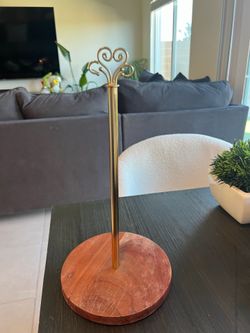 Paper towel holder