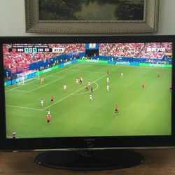 Samsung 46" LCD TV with Remote Model LN-T4661F 1080p HDTV