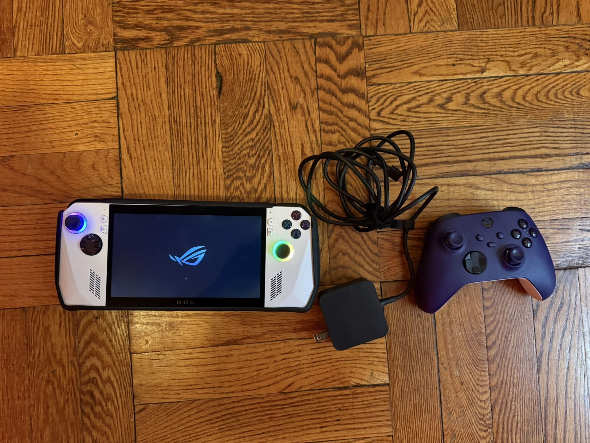 ROG Ally Z1 Extreme With Xbox Series Controller