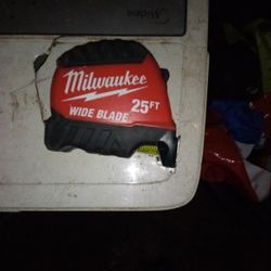 Milwaukee 25-ft Wide Tape Measure 