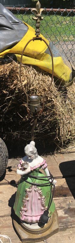 Vintage Victorian Table Lamp Woman Figurines