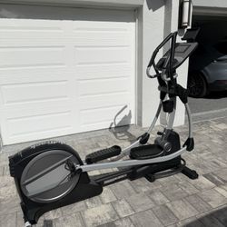 Nordic track SE9i Elliptical gym equipment
