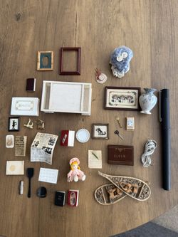 Various Tiny Dollhouse Items - Used 