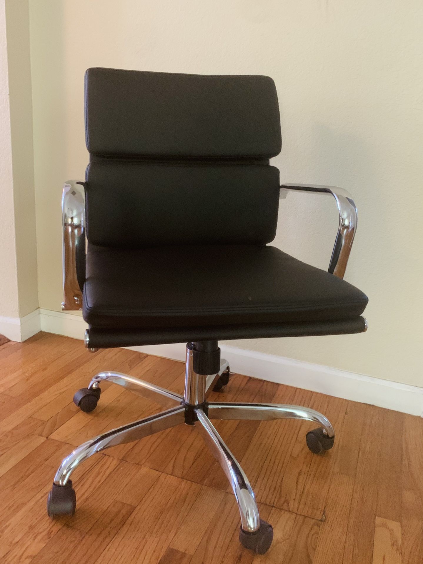 Office Chair - Like New 