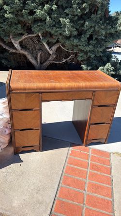 Waterfall dresser