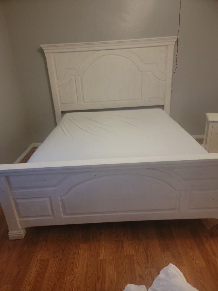 Coaster White Headboard And Footboard King Size for Sale in North Las