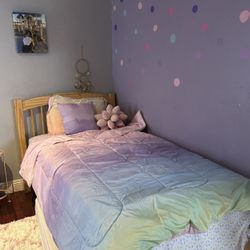 Twin Size Light Wood Bed Frame 