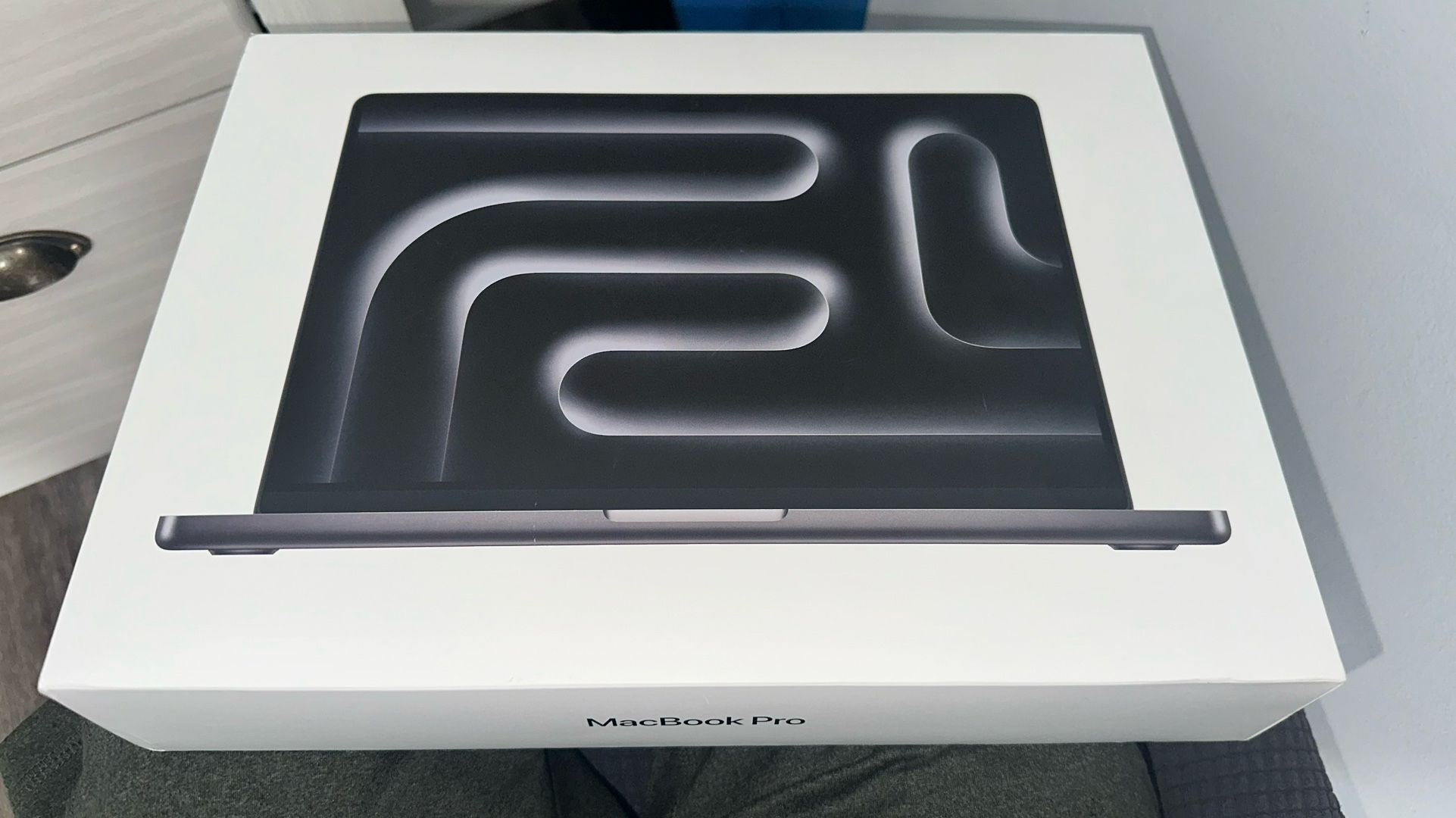 MacBook Pro 14-inch Laptop - Apple M4 chip Built for Apple Intelligence - 24GB Memory - 1T SSD - Space Black