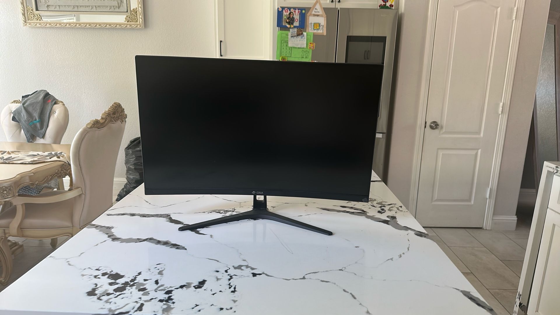 CRUA 27” Curved monitor ( Read description )