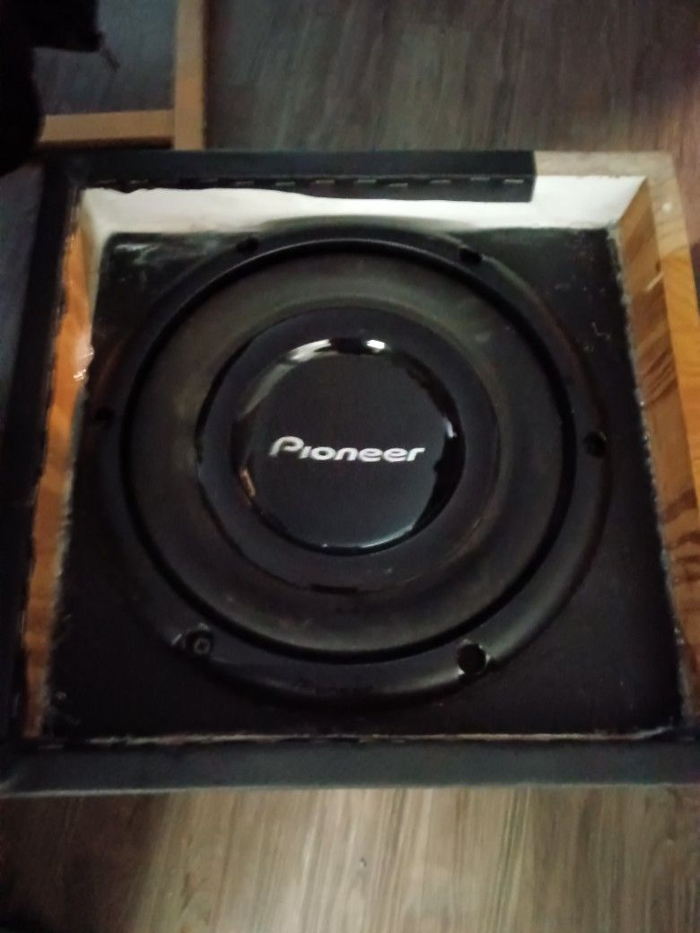 2 Pioneer 12's In The Box
