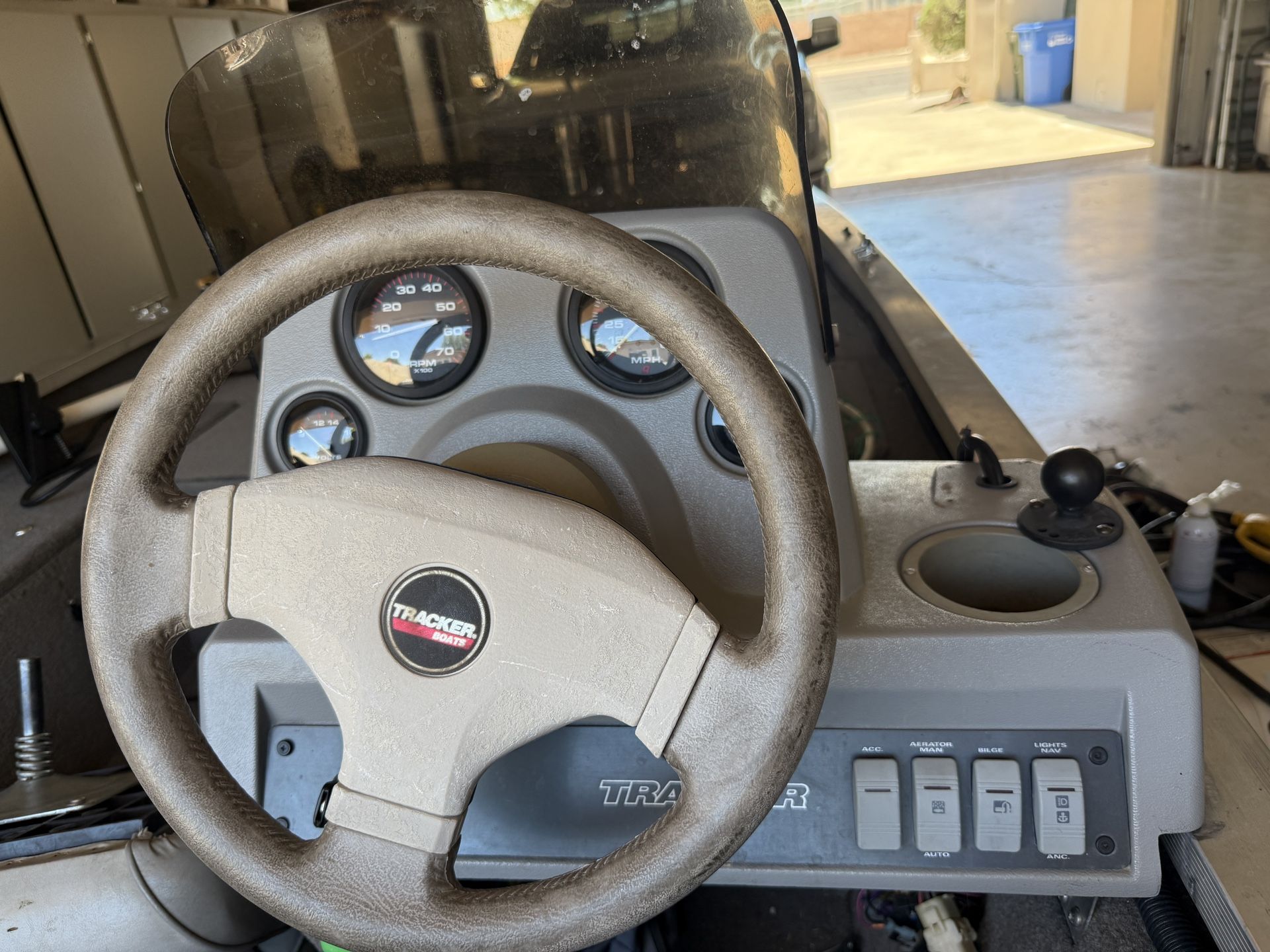 1996 Bass Tracker Pro Team 175