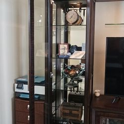 Wall unit/entertainment center.