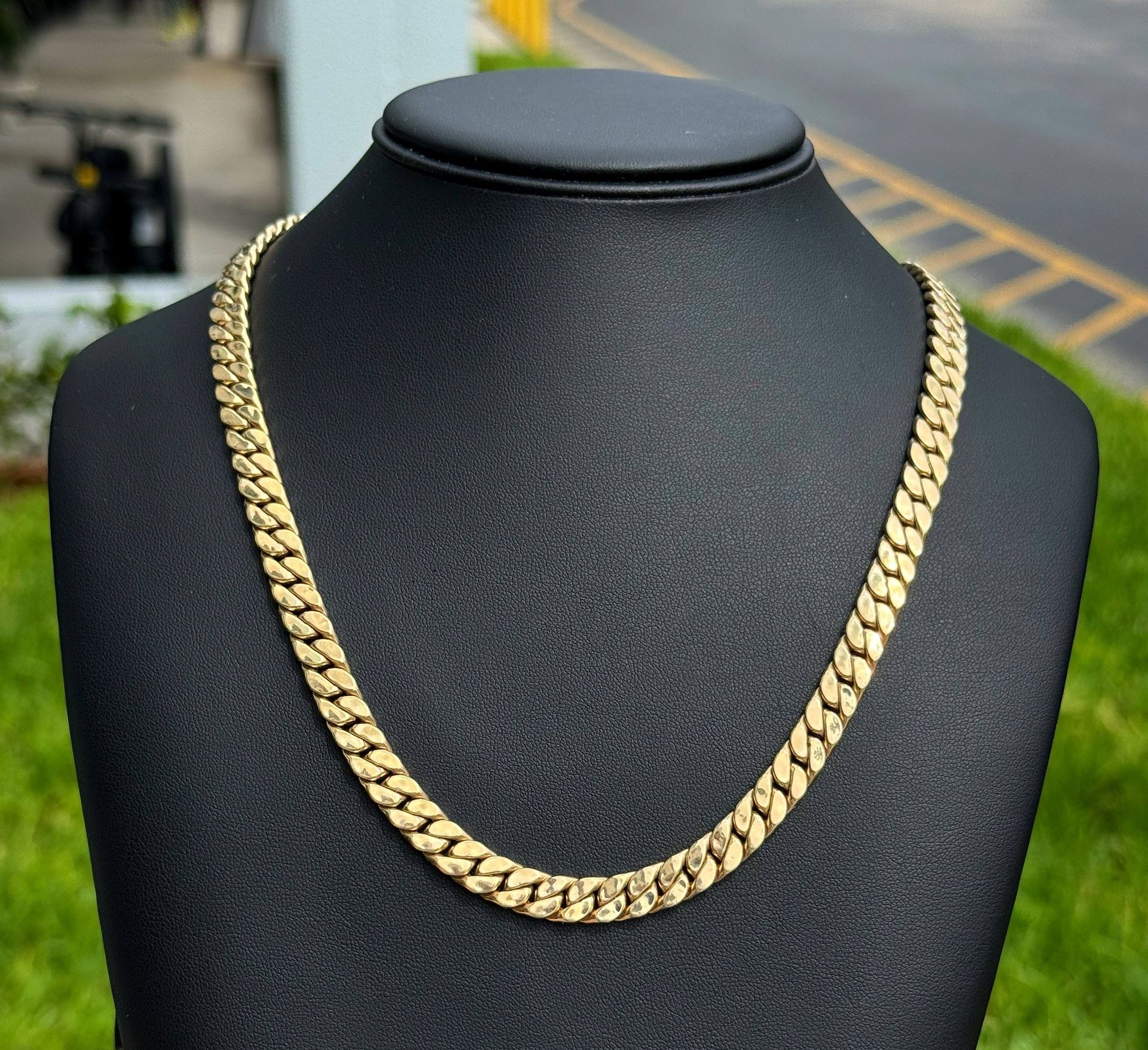 Jewelry 14k solid Yellow Gold Flat Cuban link 24” Chain necklace 29.2 grams 8.50mm