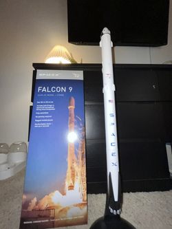 OFFICIAL SpaceX Falcon 9 Display Model + Stand