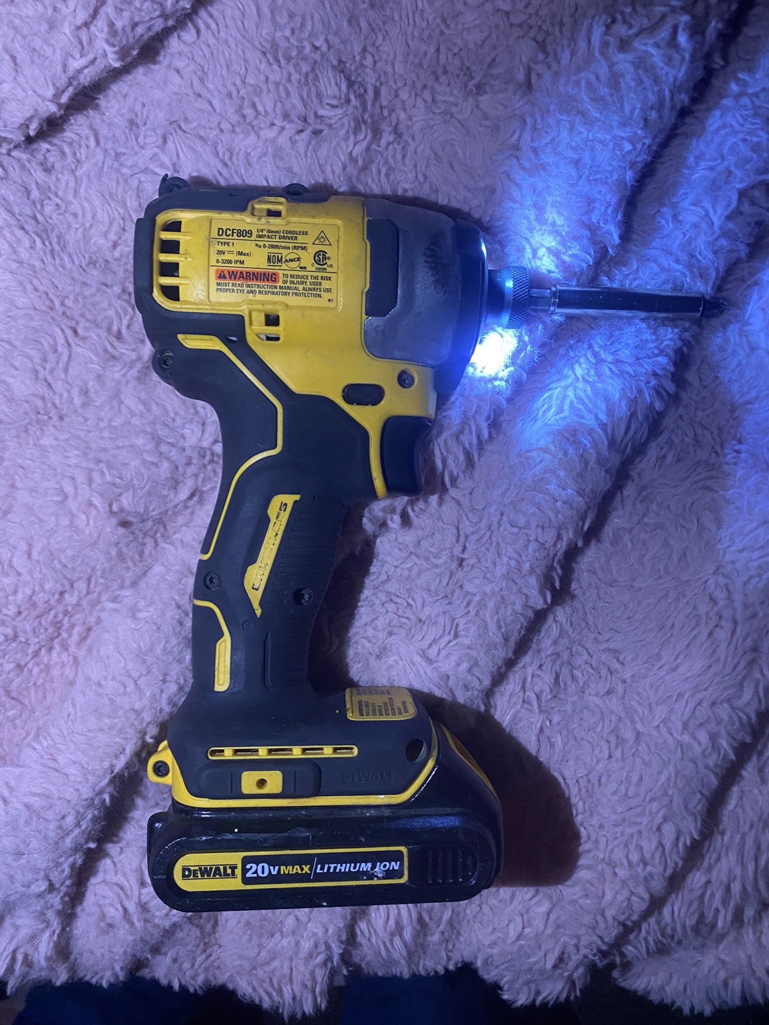 Dewalt DCF809 Cordless impact driver 