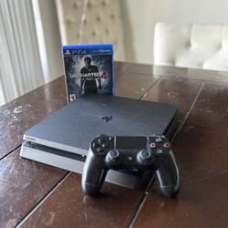 PS4 CONSOLE