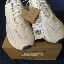 Yeezy Boost 700 Size 11.5 in Analog (Off-white)
