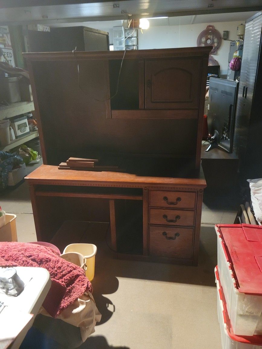  Wood Desk And Hutch Top $1