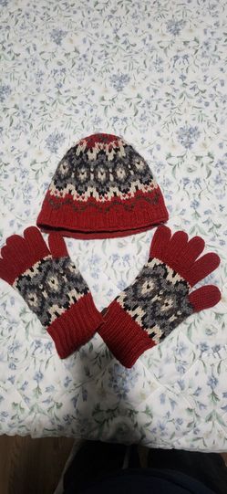 Cap with matching gloves
