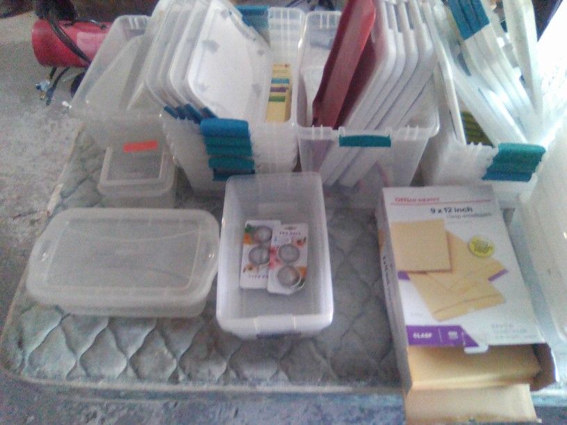 Lots Of Plastic Containers With Lids For All Of Them