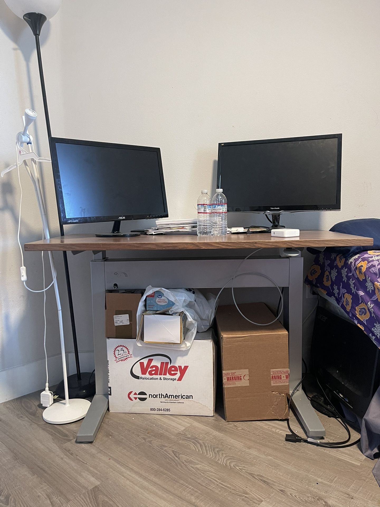 TEKNION Desk Or Office Table With 2 Monitors And A Lamp