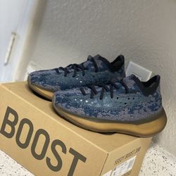 Shoes Glasses Laptop 