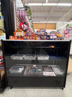 4FT Display Showcase With Wheels Installed (Includes Shelves)