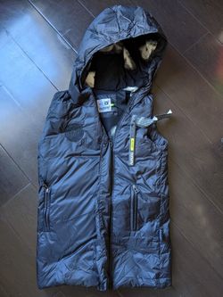 Nunu Kid Jacket Super Soft
Nununu 4_5 years old jacket super high quality, brand new with tags.
Never worn.
European child clothing brand.
Super soft 