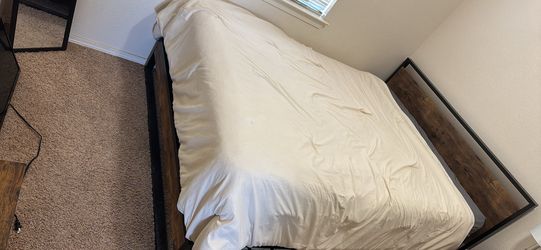 Queen size bed set with 2 side tables