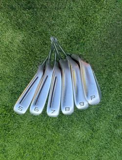 2021 TaylorMade P790 5-PW Iron Set - KBS Tour Lite Stiff + MCC Plus 4 Grips