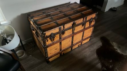 Cedar wood chest pick up only