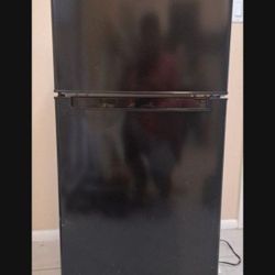 Magic Chef Refri 4.5 cu ft
