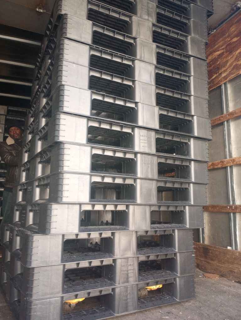 Black Plastic Pallets