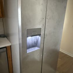 Frigidaire Stainless Steel Refrigerator – $500 🔥