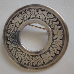 unusual antique silver wreath brooch