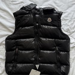 Moncler puffer Vest 