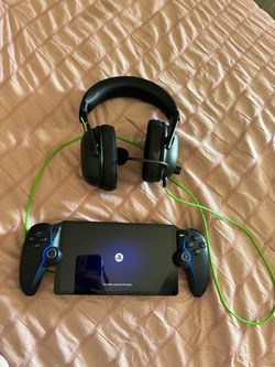 PlayStation Portal + Razer BlackShark V2 X Headset