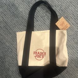BRAND NEW TRADER JOES TOTE BAG
